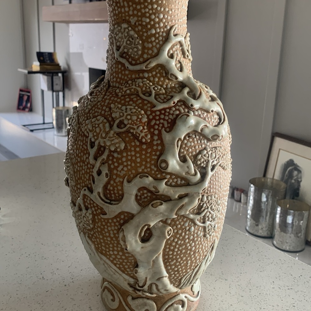 Chinese Art Center Moriage Relief Dragon and Immortality Pine Ceramic Vase - Picture 14 of 15